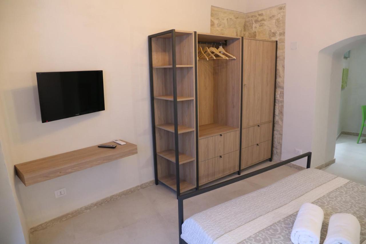 Locus Pendinelli Trani Bed & Breakfast Exterior photo